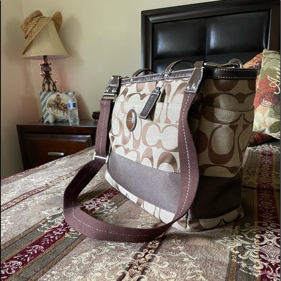 Coach Handbags - ✨Coach✨Diaper Bag. Jacquard Signature beige/dark brown trim.EUC!!